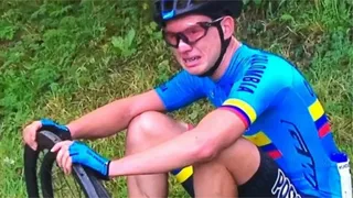 El conmovedor llanto de un ciclista colombiano al no recibir asistencia en el Mundial