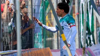 Piedras, monedas y un fierro: el duro informe que complica a Santiago Wanderers