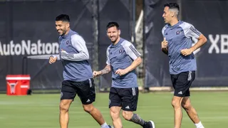 [VIDEO] La divertida reacción de Luis Suárez a golpe de Messi