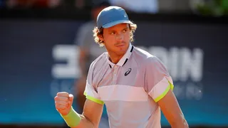 Nicolás Jarry tumbó a Juan Pablo Varillas en triunfal debut en el ATP 250 de Santiago