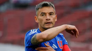 Suplantación: el grave hecho extrafutbolístico que sacude a Charles Aránguiz