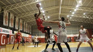 Leones y Puerto Varas quedaron como líderes en la Liga Nacional