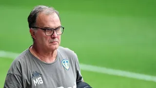 Marcelo Bielsa sorprende en gala de Leeds United con su vestimenta