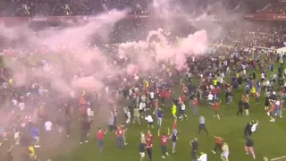 Hinchas de Nottingham Forest invadieron la cancha para celebrar pase a la final por el ascenso