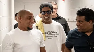 Ronaldinho y Roberto Carlos animarán partido de leyendas en Florida