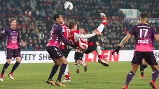 ¿Postulante al premio Puskas? Luuk de Jong se matriculó con un golazo de chilena