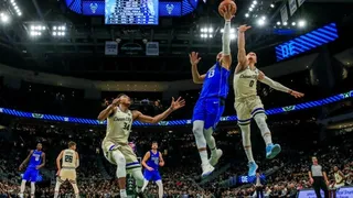 Los Mavericks jugaron en equipo para frenar la racha de Milwaukee