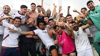 Gary Medel fue titular en el triunfo de Bologna ante Lecce que cerró la campaña 2022/23