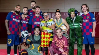 Arturo Vidal y jugadores de FC Barcelona compartieron con artistas del Cirque du Soleil