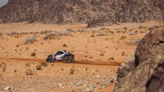 Francisco “Chaleco” López fue segundo y sigue líder en prototipos ligeros del Dakar