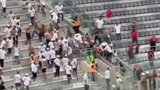Hinchas de Atlético Mineiro y A. Paranaense protagonizaron escandalosa pelea en tribunas