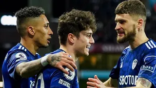 Leeds de Bielsa rescató un empate ante Aston Villa en un frenético partidazo de la Premier