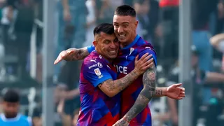 U Católica barrió con Colo Colo y dejó a Almirón con un pie fuera