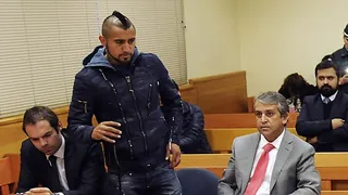 Fiscalía pidió cambiar condiciones a Arturo Vidal en juicio por choque de Ferrari