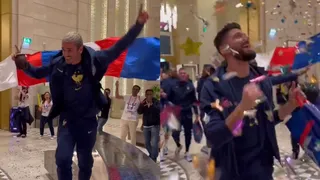 La fiesta francesa de regreso a su hotel tras clasificar a semifinales de Qatar 2022