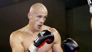 Boxeador francés se enfrentó a golpes con la Policía en defensa de los “chalecos amarillos”