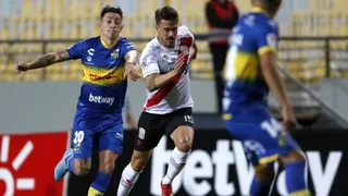 Everton no aprovechó la superioridad numérica y se conformó con el empate ante Curicó