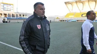Técnico de Unión La Calera dirigió partido con chaqueta de Universidad de Chile