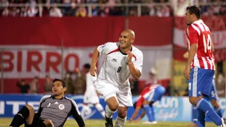 La Roja de Bielsa celebró en Paraguay gracias a Matías Fernández y “Chupete” Suazo en la ruta a Sudáfrica 2010