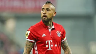 Arturo Vidal donó camiseta de Bayern Munich a la campaña Todos por el Deporte y Gol de Oro
