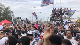 Hinchas de Colo Colo realizaron masivo arengazo en la previa del Superclásico