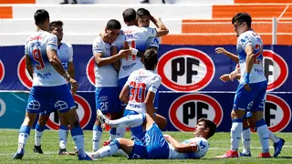 Jugadores de la UC saludaron a hincha cuya esposa fue diagnosticada con coronavirus