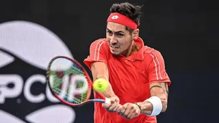 Tabilo sucumbió ante la experiencia de Carreño y España tomó ventaja sobre Chile en la ATP Cup