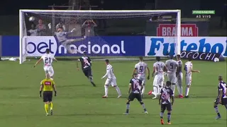 ¡Tiro libre al ángulo! Carlos Palacios anotó un golazo en triunfo de Vasco da Gama