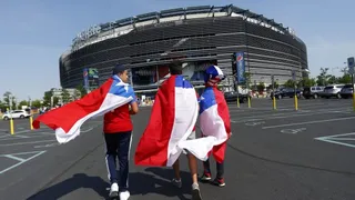 Los hinchas hacen la previa de la final en las afueras del Metlife Stadium