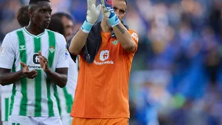 ¡Atención interesados! Claudio Bravo queda libre