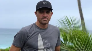 Campeón mundial de surf y antivacunas defendió a Novak Djokovic