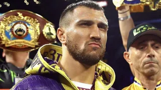 Vasily Lomachenko derrotó a Luke Campbell y unificó los cinturones de peso ligero