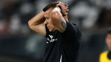 Histórico exjugador de Colo Colo destroza a Almirón y alerta sobre una crisis total