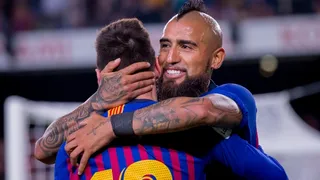 Vidal compartió fotografía con Messi y usó provocadora letra de canción contra sus críticos