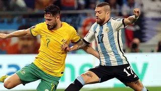 Alejandro Gómez terminó lesionado en un tobillo ante Australia