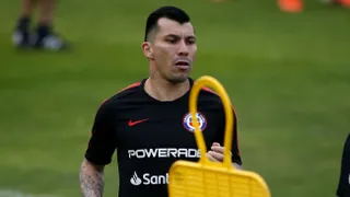 Gary Medel entrenó con normalidad a dos días del crucial cruce ante Colombia