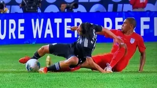 La escalofriante lesión del mexicano Rodolfo Pizarro en la final de la Copa Oro