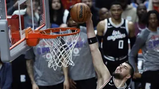 Los Clippers vencieron a Toronto y se mantiene en zona de clasificación