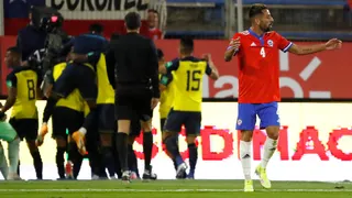 ¡Balde de agua fría! Pervis Estupiñán golpeó de entrada a la Roja en Clasificatorias