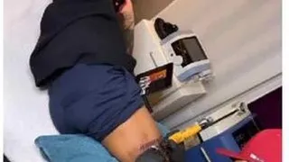 Neymar se hizo un impresionante tatuaje de Gokú en la espalda