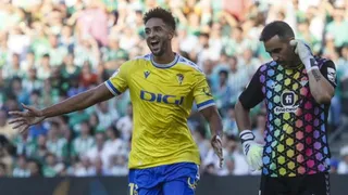 Claudio Bravo fue titular en empate de Betis contra Cádiz