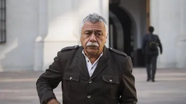 Carlos Caszely criticó al ministro Jaime Mañalich: “No sabe, así de simple”