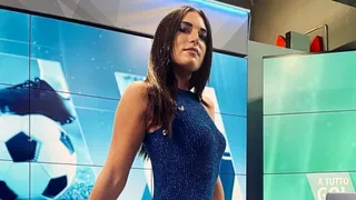 Reportera italiana que fue acosada en pleno despacho denunció amenazas