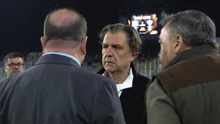 Un abatido Aníbal Mosa da la cara: “Lo más terrible es el fallecimiento de los hinchas… No sé si podemos jugar el Superclásico”