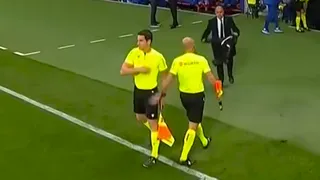 Árbitro debió ser sustituido por lesión en el duelo entre Betis y Atlético de Madrid