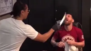 Famoso chef Salt Bae invitó a Lionel Messi a su restaurante y le dio de comer en la boca