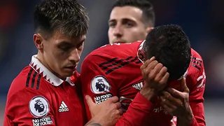 Raphael Varane abandonó lesionado ante Chelsea y preocupó a Francia