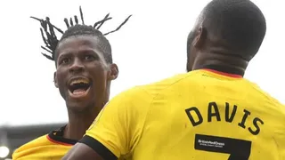 Watford goleó como visita a Stoke City con un buen papel de Francisco Sierralta