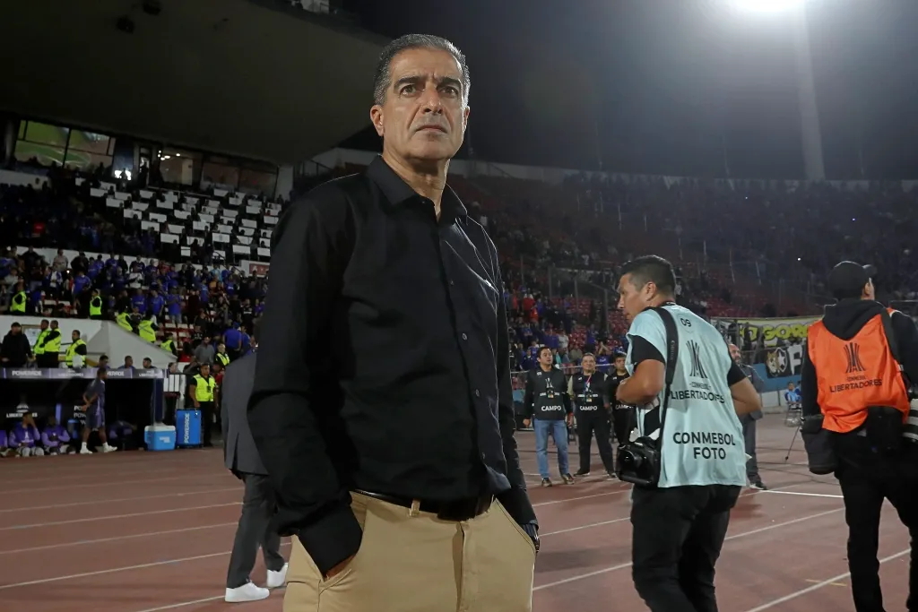 Renato Paiva dirigiendo en el Nacional a Botafogo contra la U / ©Photosport.