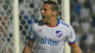 Universidad de Chile descartó a Leonardo Valencia e inició contactos con Gonzalo Bergessio